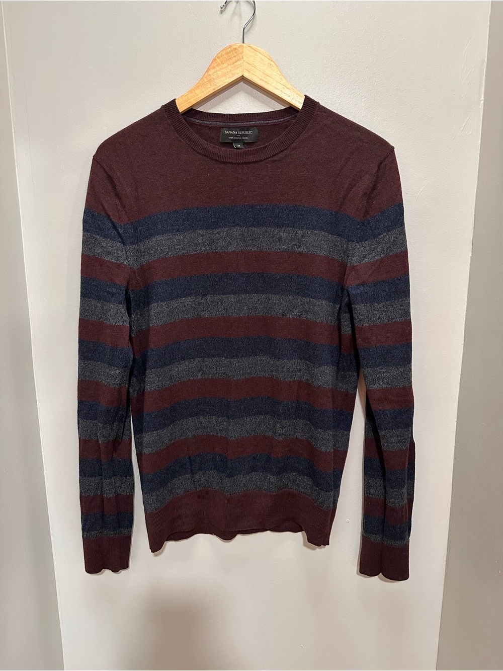 Banana Republic Men’s 100% Merino WoolBurgundy Striped Crewneck Sweater. Size M.